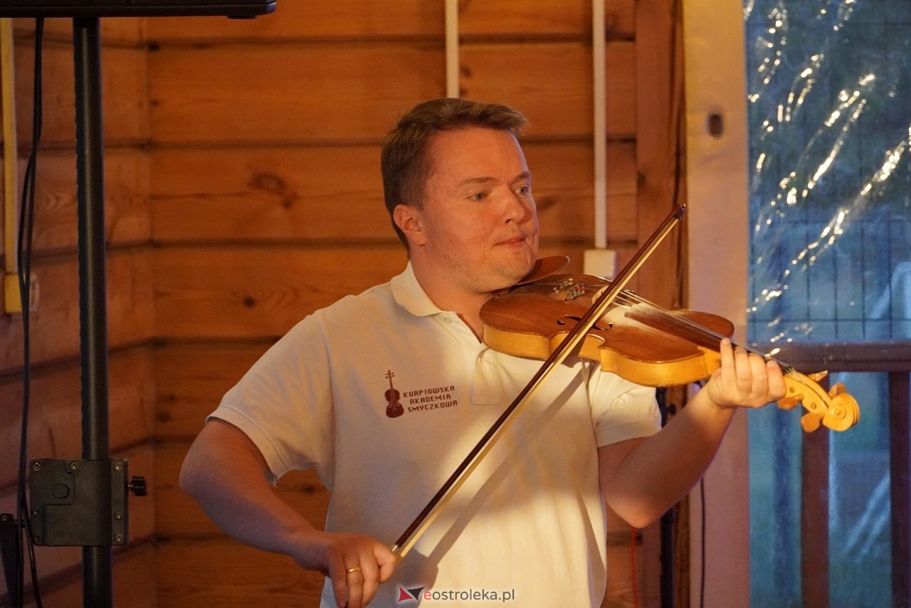 Ludowa zabawa w Myszyńcu: Muzyka i taniec połączyły pokolenia [14.08.2024] - zdjęcie #8 - eOstroleka.pl