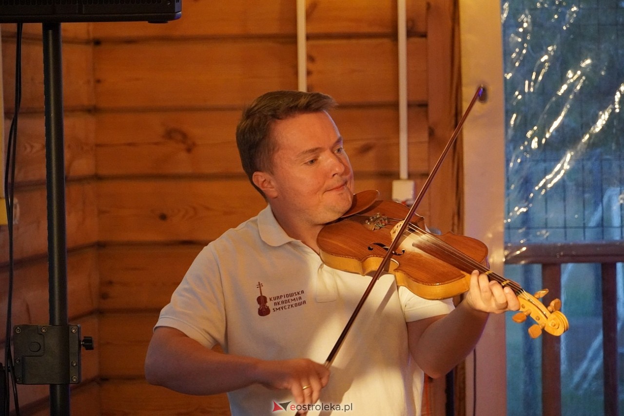 Ludowa zabawa w Myszyńcu: Muzyka i taniec połączyły pokolenia [14.08.2024] - zdjęcie #7 - eOstroleka.pl