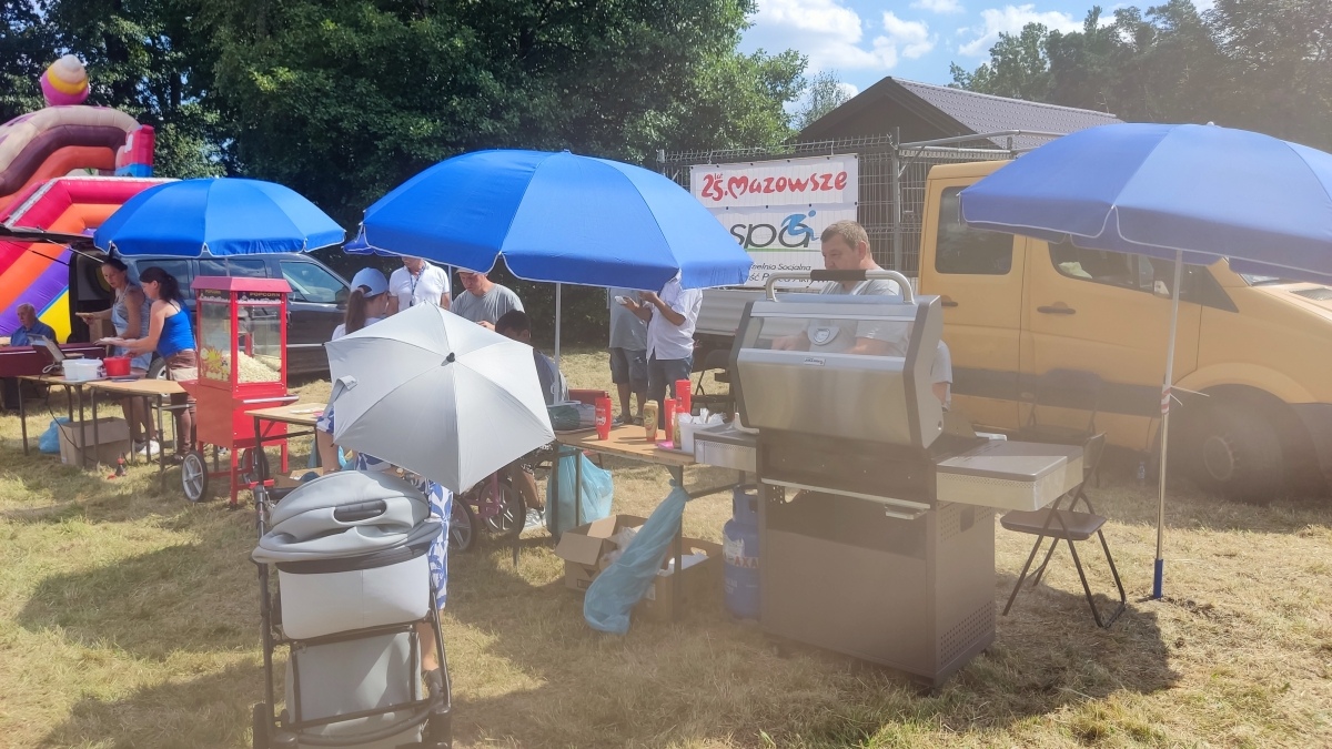 Piknik Radosne Wakacje 2 na Osiedlu Łazek [17.08.2024] - zdjęcie #11 - eOstroleka.pl