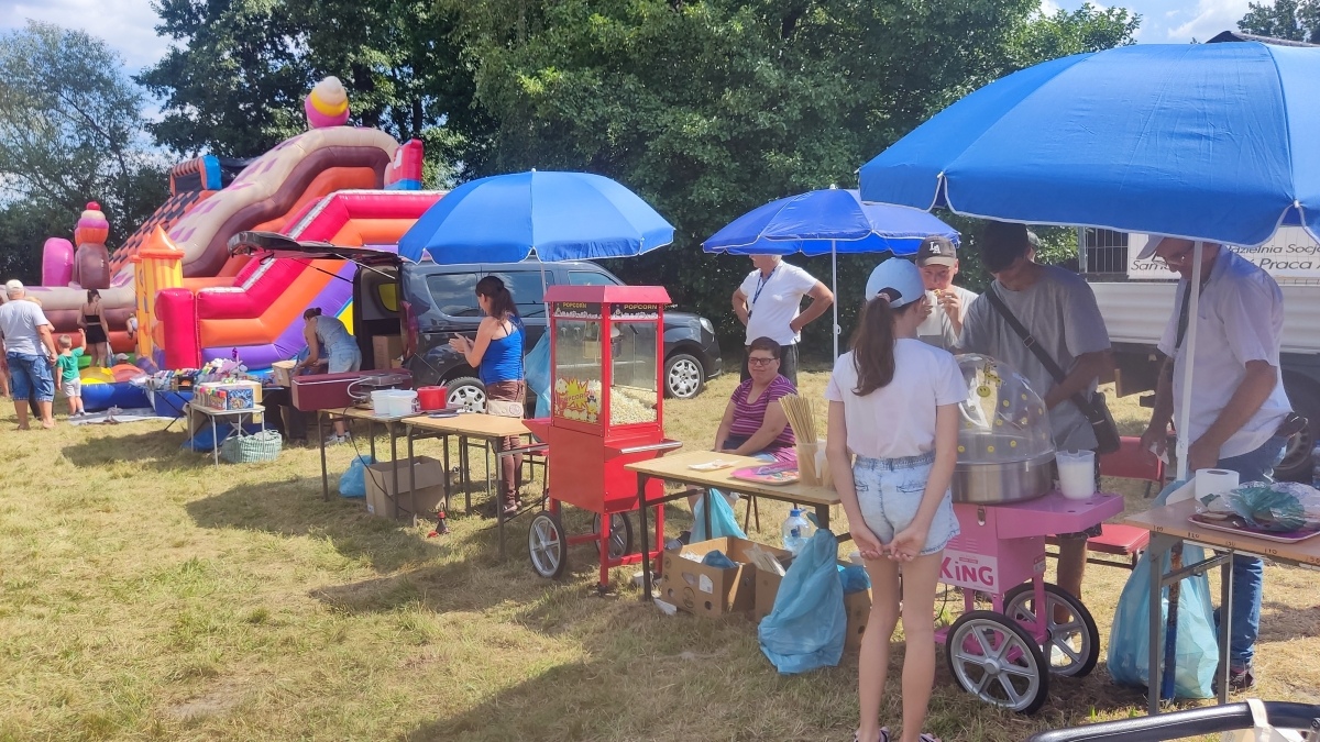 Piknik Radosne Wakacje 2 na Osiedlu Łazek [17.08.2024] - zdjęcie #9 - eOstroleka.pl