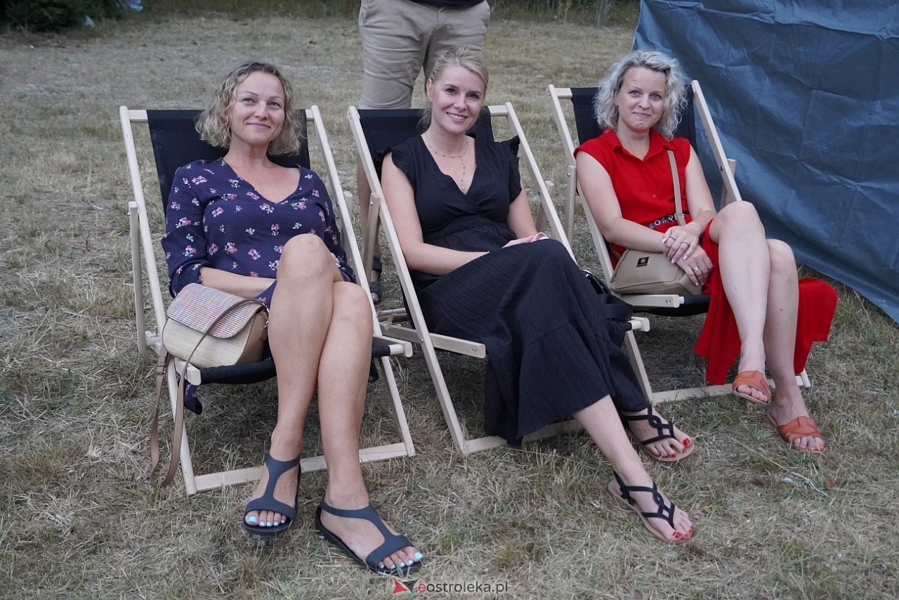 Rodzinne kino plenerowe na osiedlu Łazek. Na dużym ekranie film Dora i miasto złota [17.08.2024] - zdjęcie #27 - eOstroleka.pl