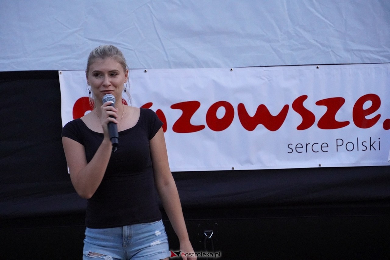 Rodzinne kino plenerowe na osiedlu Łazek. Na dużym ekranie film Dora i miasto złota [17.08.2024] - zdjęcie #14 - eOstroleka.pl