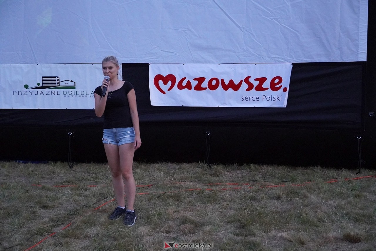 Rodzinne kino plenerowe na osiedlu Łazek. Na dużym ekranie film Dora i miasto złota [17.08.2024] - zdjęcie #13 - eOstroleka.pl