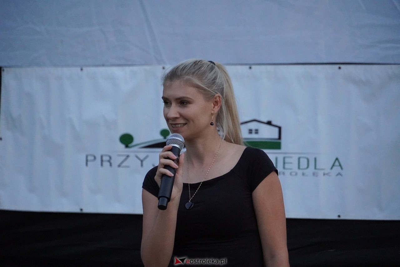 Rodzinne kino plenerowe na osiedlu Łazek. Na dużym ekranie film Dora i miasto złota [17.08.2024] - zdjęcie #12 - eOstroleka.pl