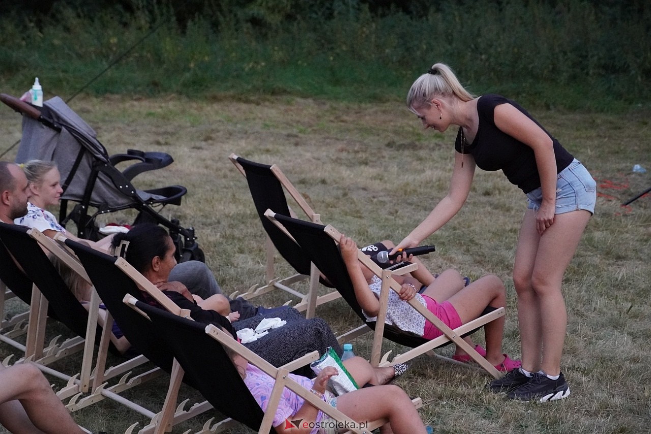 Rodzinne kino plenerowe na osiedlu Łazek. Na dużym ekranie film Dora i miasto złota [17.08.2024] - zdjęcie #5 - eOstroleka.pl