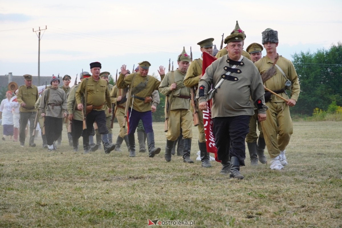 Rekonstrukcja historyczna Bolszewika goń! w Rzekuniu [17.08.2024] - zdjęcie #570 - eOstroleka.pl