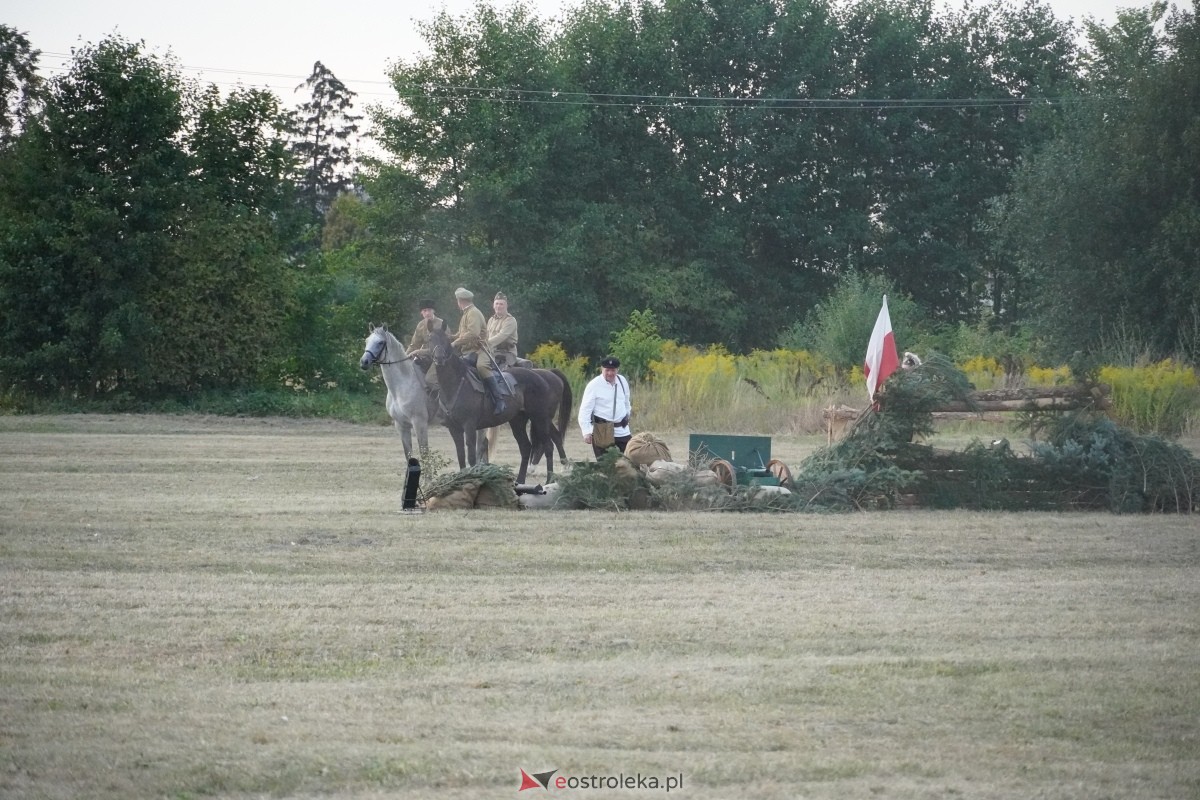 Rekonstrukcja historyczna Bolszewika goń! w Rzekuniu [17.08.2024] - zdjęcie #380 - eOstroleka.pl