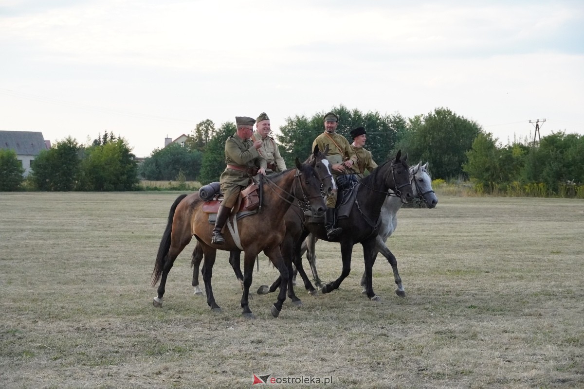 Rekonstrukcja historyczna Bolszewika goń! w Rzekuniu [17.08.2024] - zdjęcie #366 - eOstroleka.pl