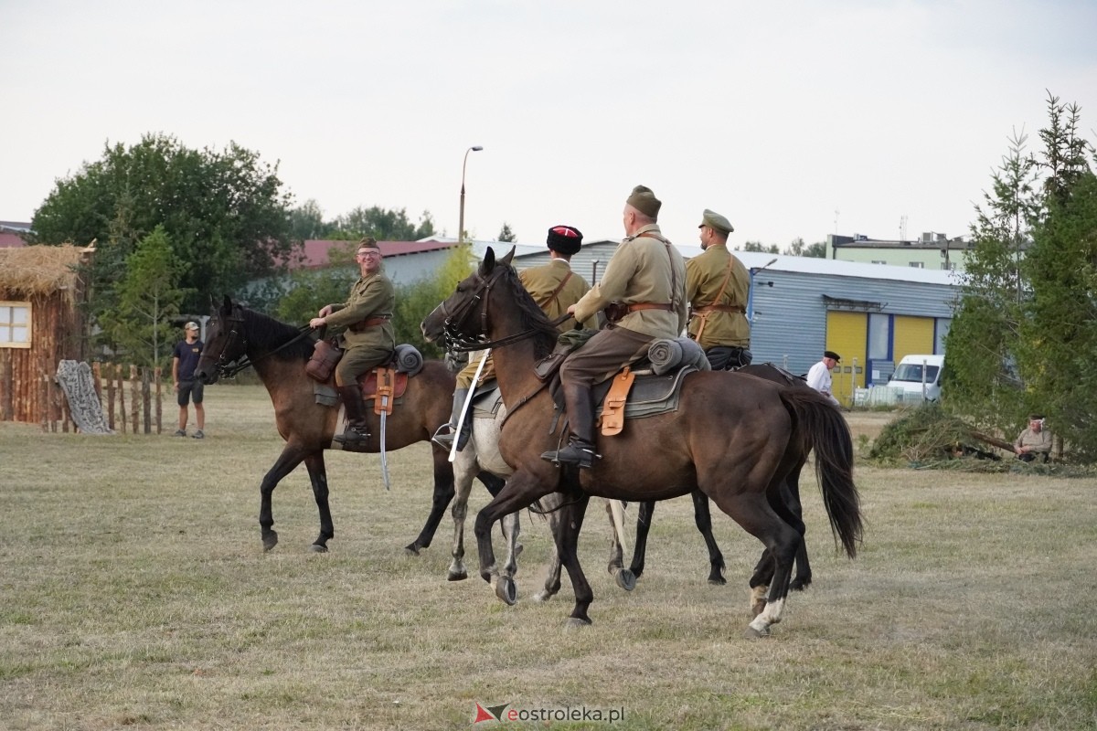 Rekonstrukcja historyczna Bolszewika goń! w Rzekuniu [17.08.2024] - zdjęcie #358 - eOstroleka.pl
