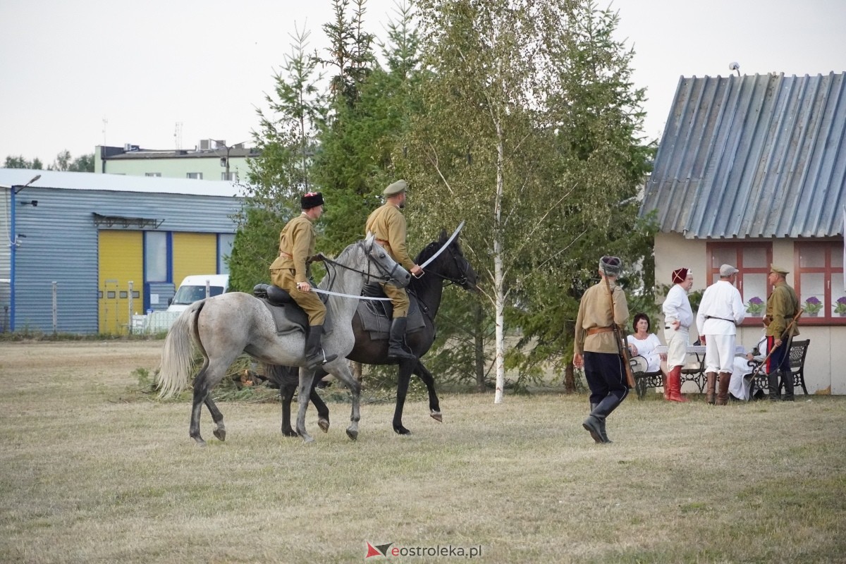 Rekonstrukcja historyczna Bolszewika goń! w Rzekuniu [17.08.2024] - zdjęcie #348 - eOstroleka.pl