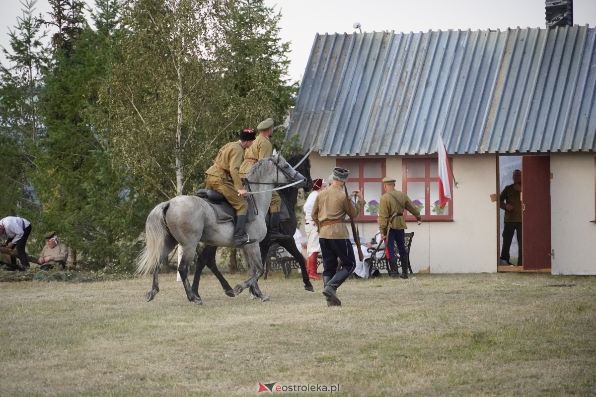 Rekonstrukcja historyczna Bolszewika goń! w Rzekuniu [17.08.2024] - zdjęcie #344 - eOstroleka.pl