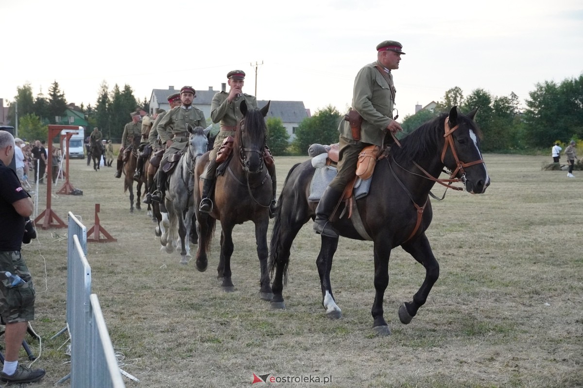 Rekonstrukcja historyczna Bolszewika goń! w Rzekuniu [17.08.2024] - zdjęcie #340 - eOstroleka.pl