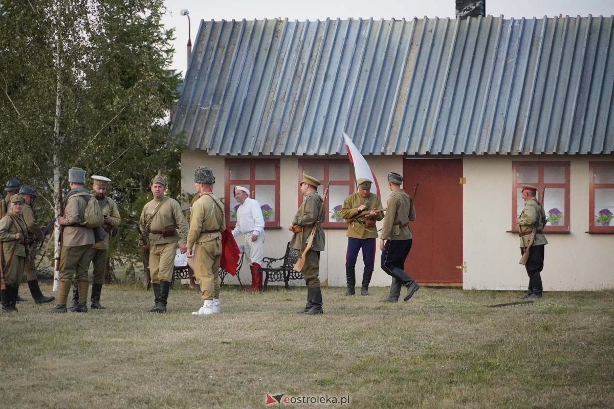 Rekonstrukcja historyczna Bolszewika goń! w Rzekuniu [17.08.2024] - zdjęcie #373 - eOstroleka.pl