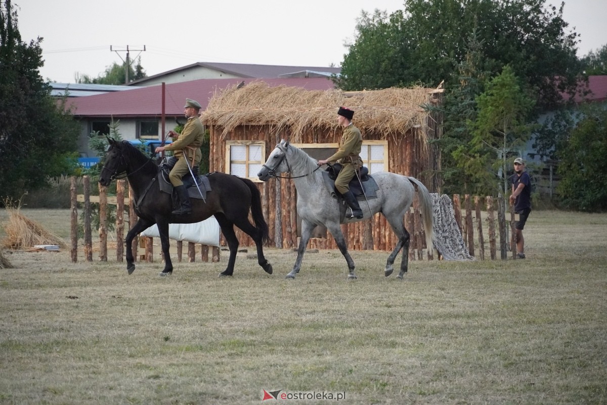Rekonstrukcja historyczna Bolszewika goń! w Rzekuniu [17.08.2024] - zdjęcie #365 - eOstroleka.pl