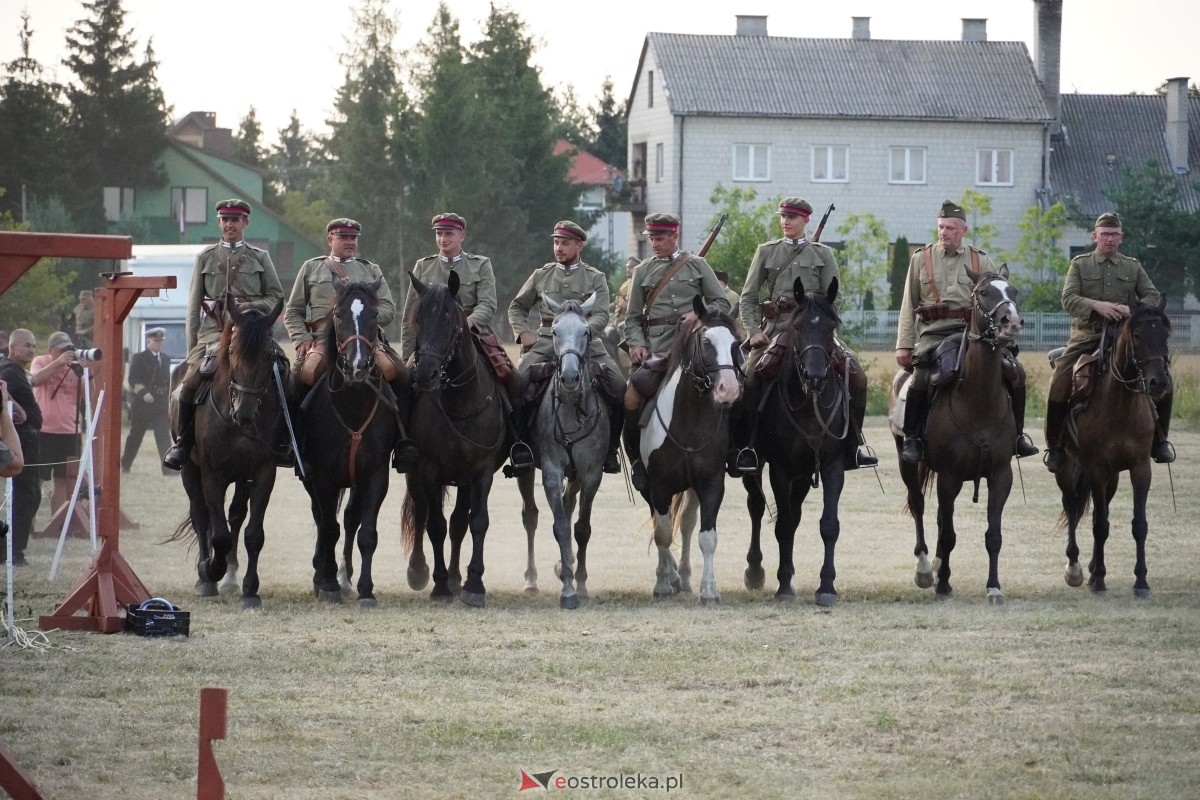 Rekonstrukcja historyczna Bolszewika goń! w Rzekuniu [17.08.2024] - zdjęcie #351 - eOstroleka.pl