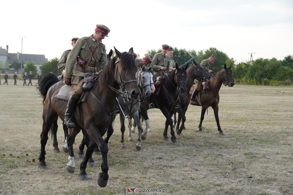 Rekonstrukcja historyczna Bolszewika goń! w Rzekuniu [17.08.2024] - zdjęcie #347 - eOstroleka.pl