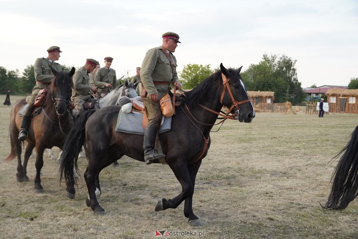 Rekonstrukcja historyczna Bolszewika goń! w Rzekuniu [17.08.2024] - zdjęcie #345 - eOstroleka.pl