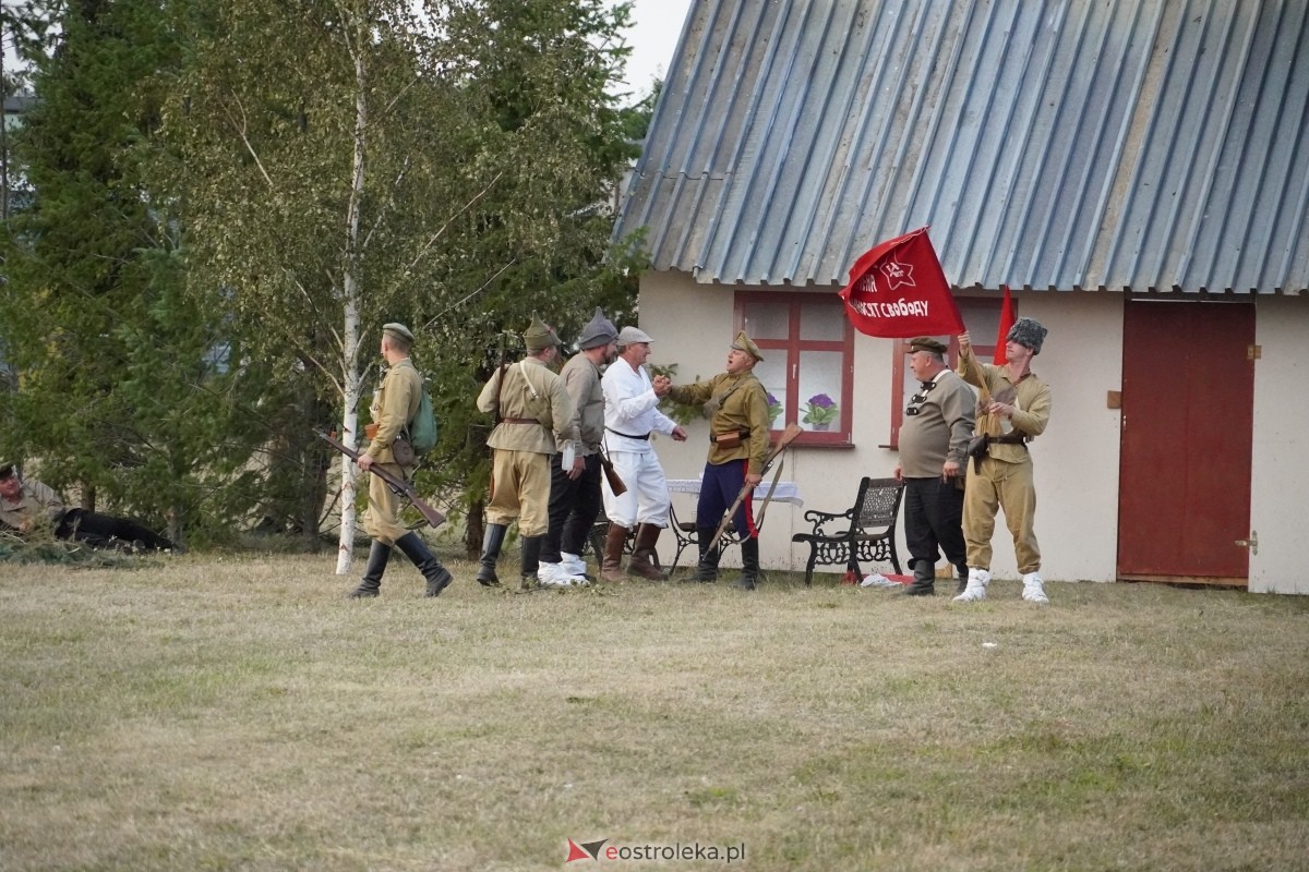 Rekonstrukcja historyczna Bolszewika goń! w Rzekuniu [17.08.2024] - zdjęcie #313 - eOstroleka.pl