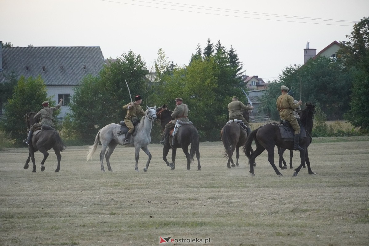 Rekonstrukcja historyczna Bolszewika goń! w Rzekuniu [17.08.2024] - zdjęcie #308 - eOstroleka.pl