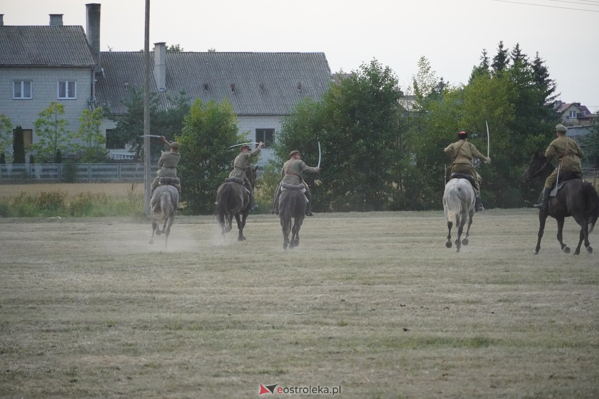 Rekonstrukcja historyczna Bolszewika goń! w Rzekuniu [17.08.2024] - zdjęcie #304 - eOstroleka.pl