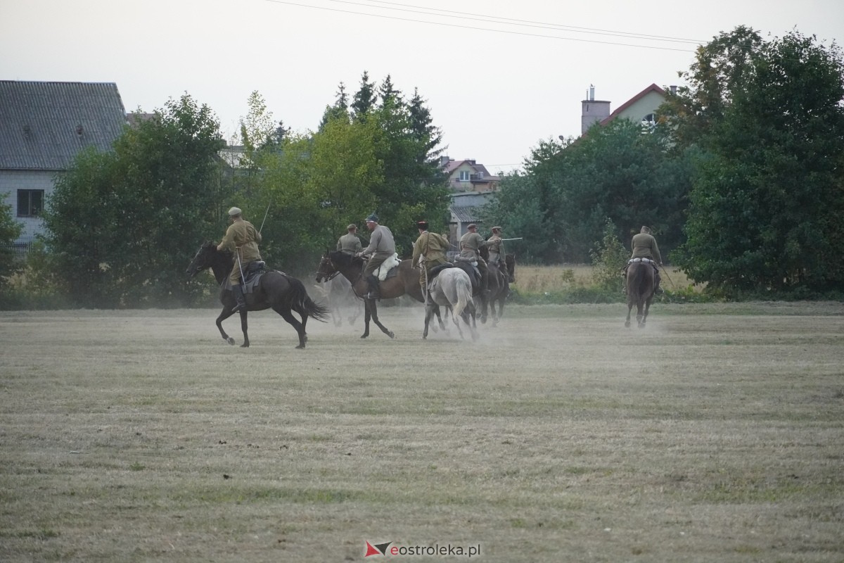 Rekonstrukcja historyczna Bolszewika goń! w Rzekuniu [17.08.2024] - zdjęcie #302 - eOstroleka.pl