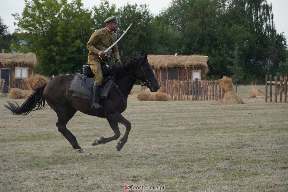 Rekonstrukcja historyczna Bolszewika goń! w Rzekuniu [17.08.2024] - zdjęcie #311 - eOstroleka.pl