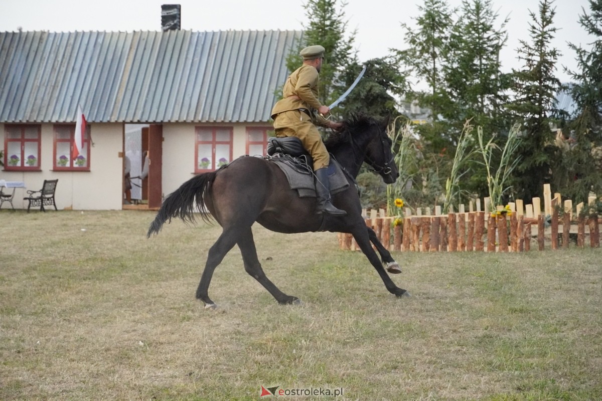 Rekonstrukcja historyczna Bolszewika goń! w Rzekuniu [17.08.2024] - zdjęcie #299 - eOstroleka.pl