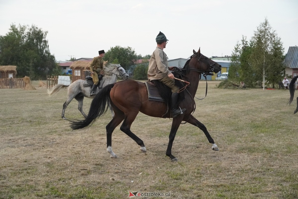 Rekonstrukcja historyczna Bolszewika goń! w Rzekuniu [17.08.2024] - zdjęcie #285 - eOstroleka.pl