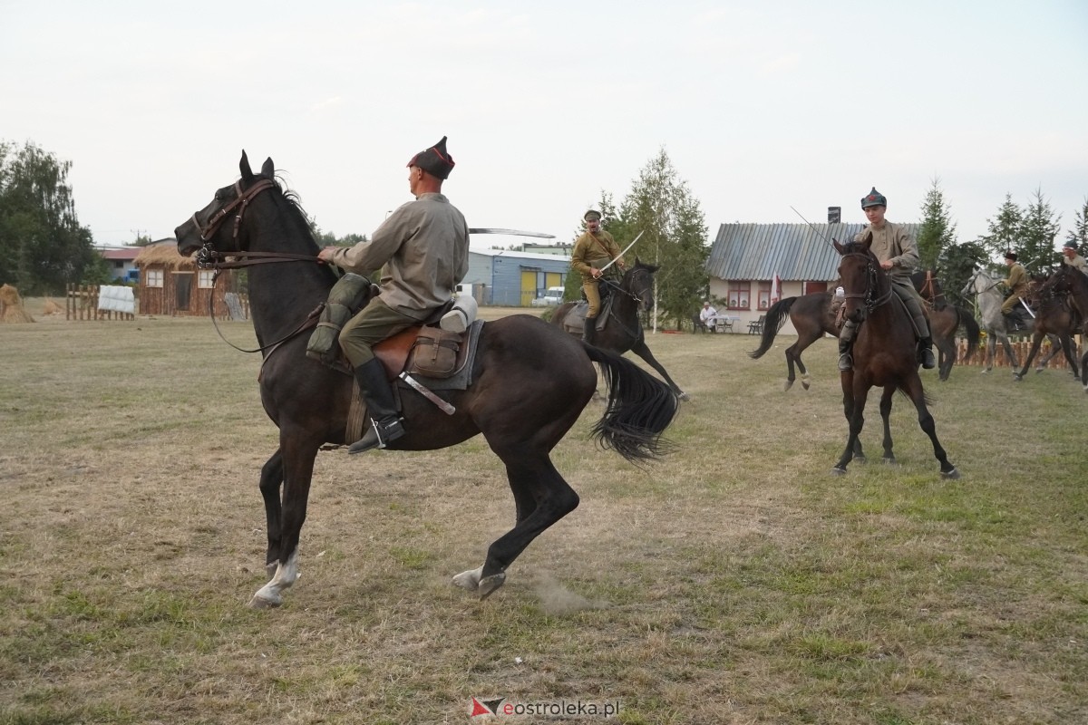 Rekonstrukcja historyczna Bolszewika goń! w Rzekuniu [17.08.2024] - zdjęcie #273 - eOstroleka.pl
