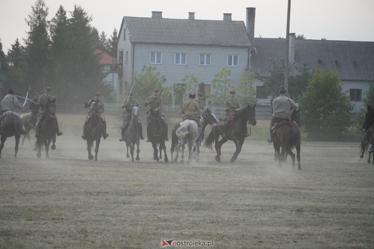 Rekonstrukcja historyczna Bolszewika goń! w Rzekuniu [17.08.2024] - zdjęcie #265 - eOstroleka.pl