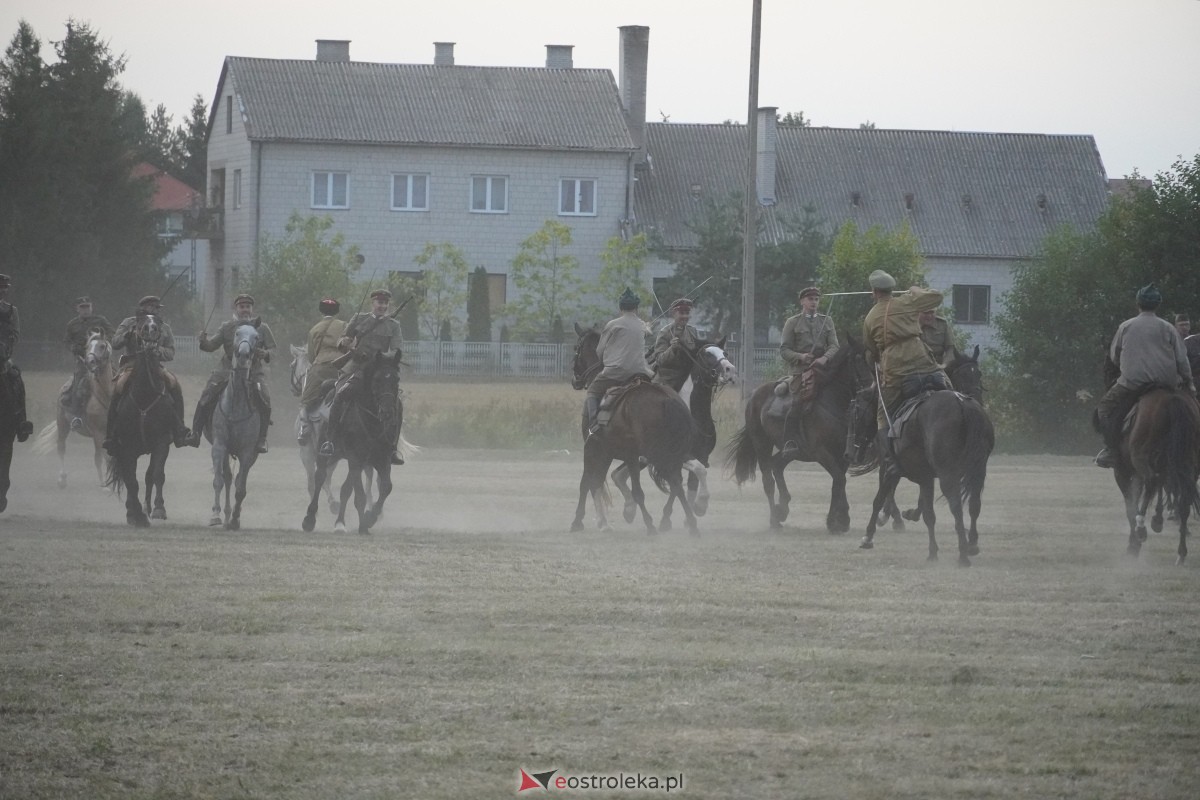 Rekonstrukcja historyczna Bolszewika goń! w Rzekuniu [17.08.2024] - zdjęcie #264 - eOstroleka.pl