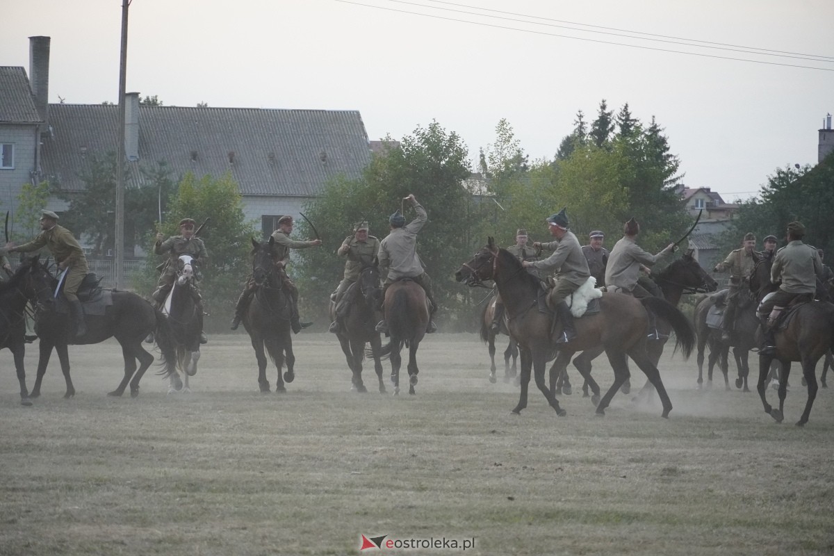 Rekonstrukcja historyczna Bolszewika goń! w Rzekuniu [17.08.2024] - zdjęcie #261 - eOstroleka.pl