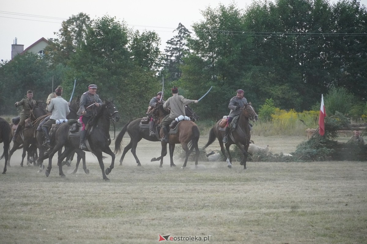 Rekonstrukcja historyczna Bolszewika goń! w Rzekuniu [17.08.2024] - zdjęcie #256 - eOstroleka.pl