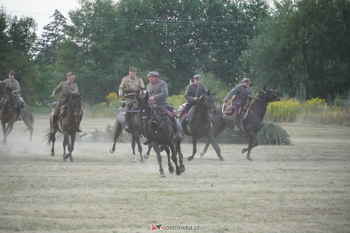 Rekonstrukcja historyczna Bolszewika goń! w Rzekuniu [17.08.2024] - zdjęcie #253 - eOstroleka.pl