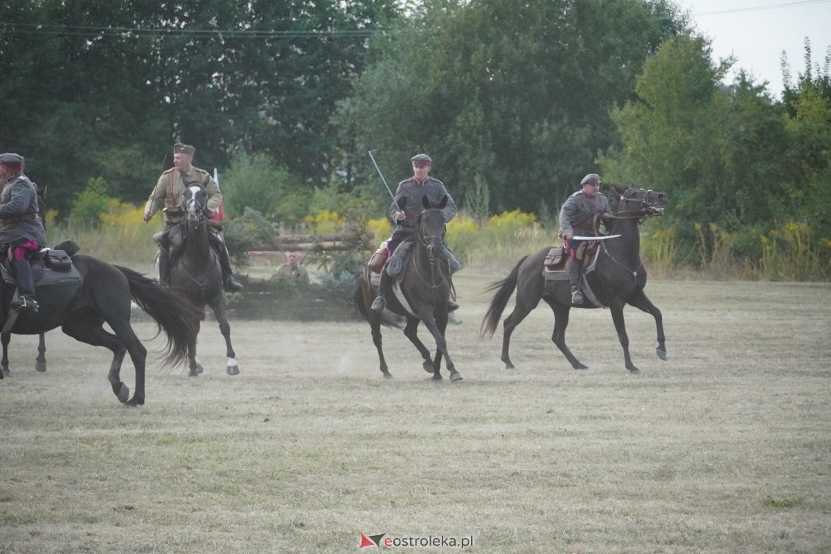Rekonstrukcja historyczna Bolszewika goń! w Rzekuniu [17.08.2024] - zdjęcie #251 - eOstroleka.pl