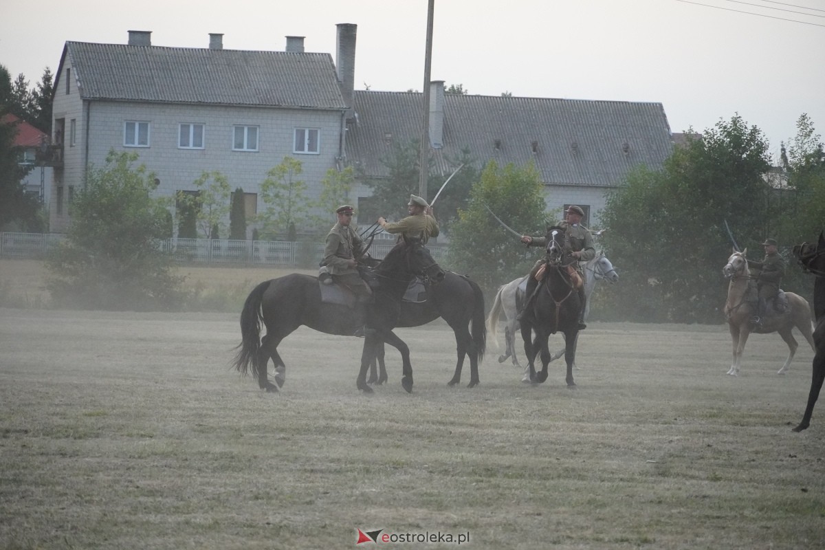 Rekonstrukcja historyczna Bolszewika goń! w Rzekuniu [17.08.2024] - zdjęcie #245 - eOstroleka.pl