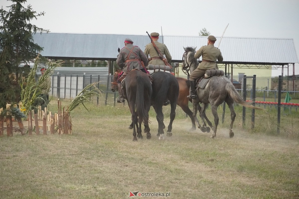 Rekonstrukcja historyczna Bolszewika goń! w Rzekuniu [17.08.2024] - zdjęcie #224 - eOstroleka.pl