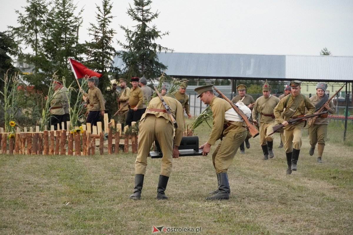 Rekonstrukcja historyczna Bolszewika goń! w Rzekuniu [17.08.2024] - zdjęcie #233 - eOstroleka.pl