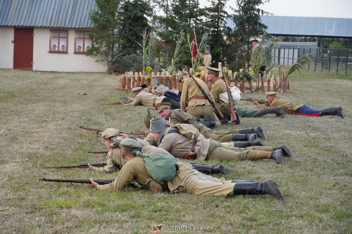 Rekonstrukcja historyczna Bolszewika goń! w Rzekuniu [17.08.2024] - zdjęcie #207 - eOstroleka.pl