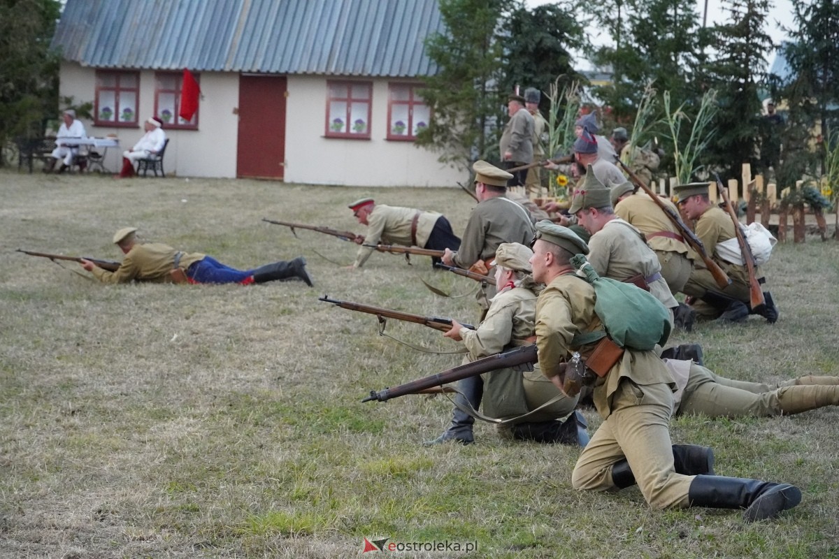 Rekonstrukcja historyczna Bolszewika goń! w Rzekuniu [17.08.2024] - zdjęcie #203 - eOstroleka.pl