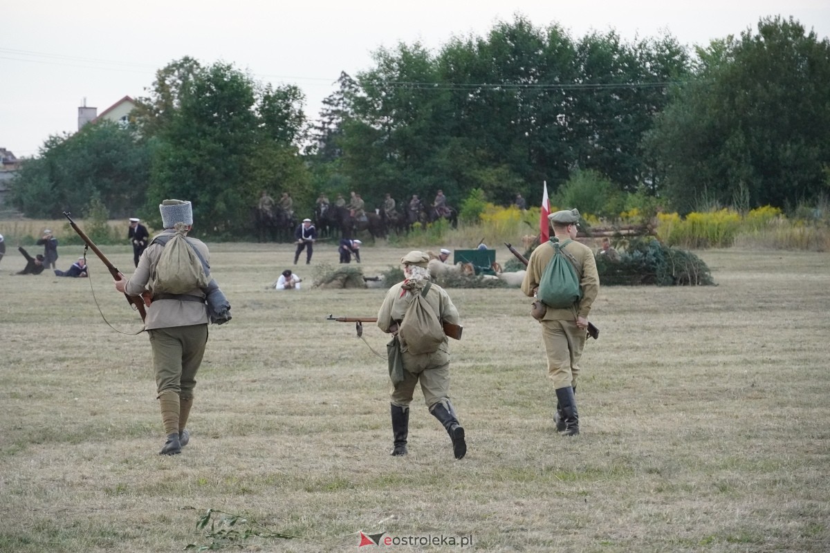Rekonstrukcja historyczna Bolszewika goń! w Rzekuniu [17.08.2024] - zdjęcie #201 - eOstroleka.pl