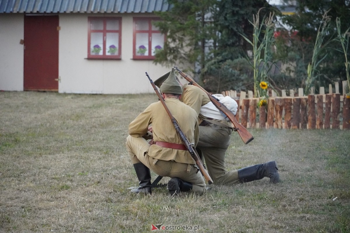 Rekonstrukcja historyczna Bolszewika goń! w Rzekuniu [17.08.2024] - zdjęcie #187 - eOstroleka.pl