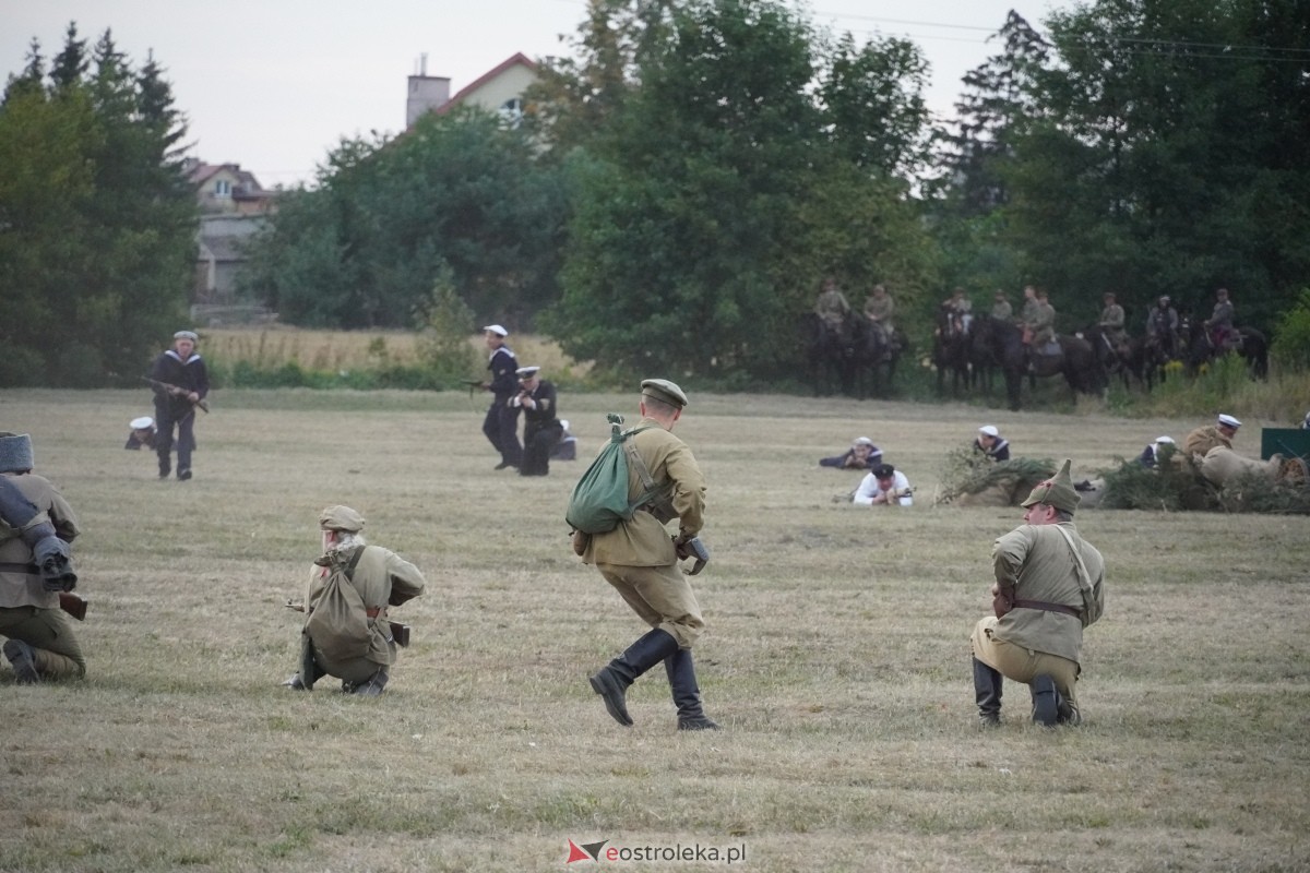 Rekonstrukcja historyczna Bolszewika goń! w Rzekuniu [17.08.2024] - zdjęcie #185 - eOstroleka.pl