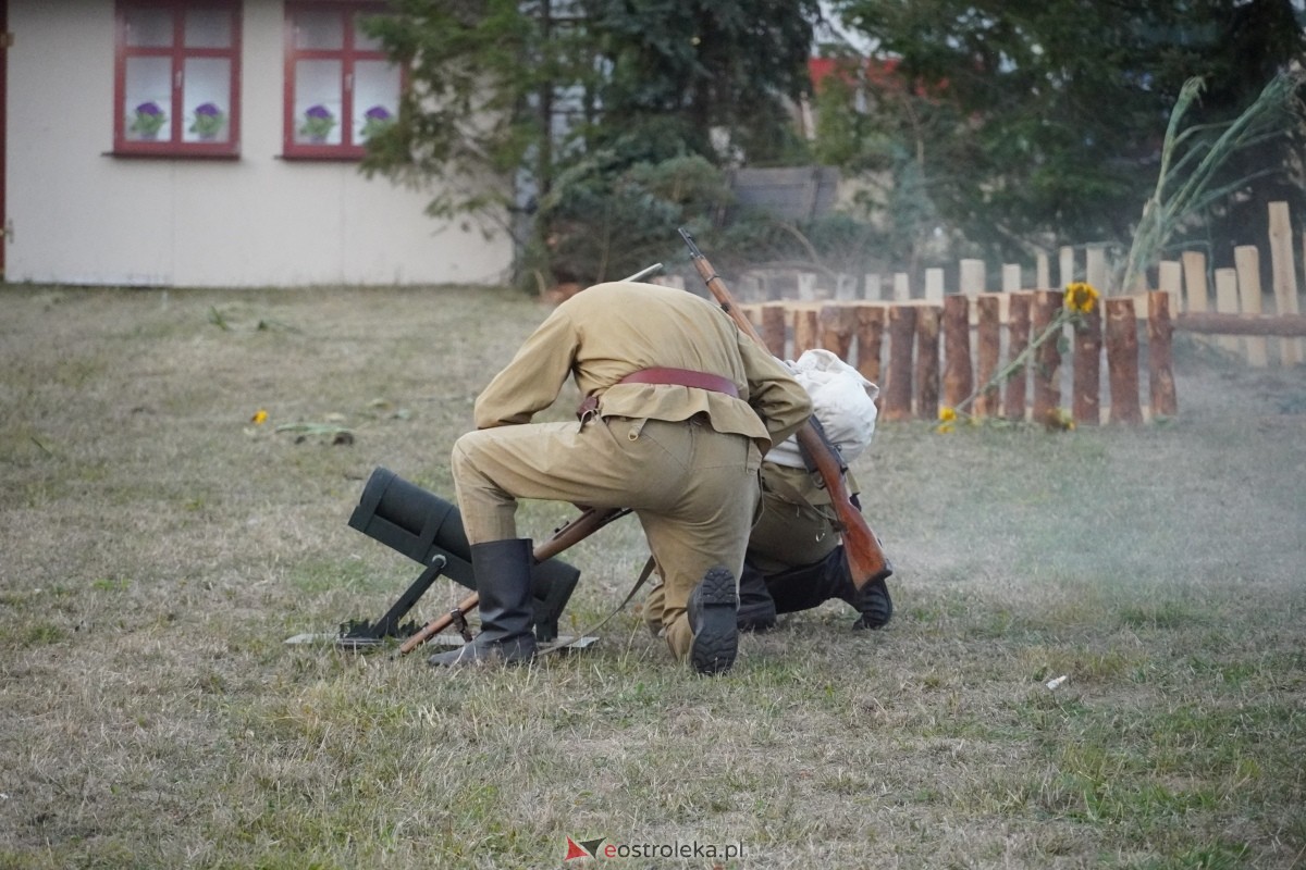 Rekonstrukcja historyczna Bolszewika goń! w Rzekuniu [17.08.2024] - zdjęcie #184 - eOstroleka.pl