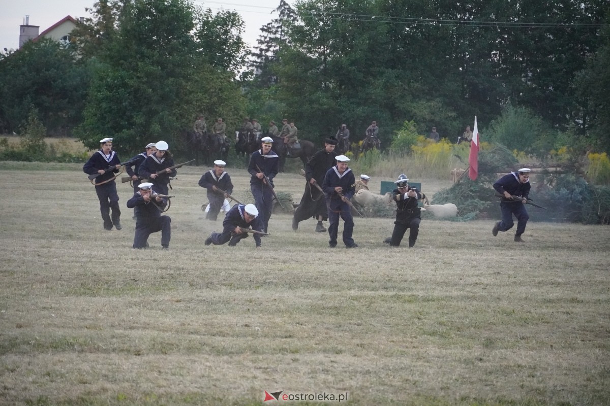 Rekonstrukcja historyczna Bolszewika goń! w Rzekuniu [17.08.2024] - zdjęcie #174 - eOstroleka.pl