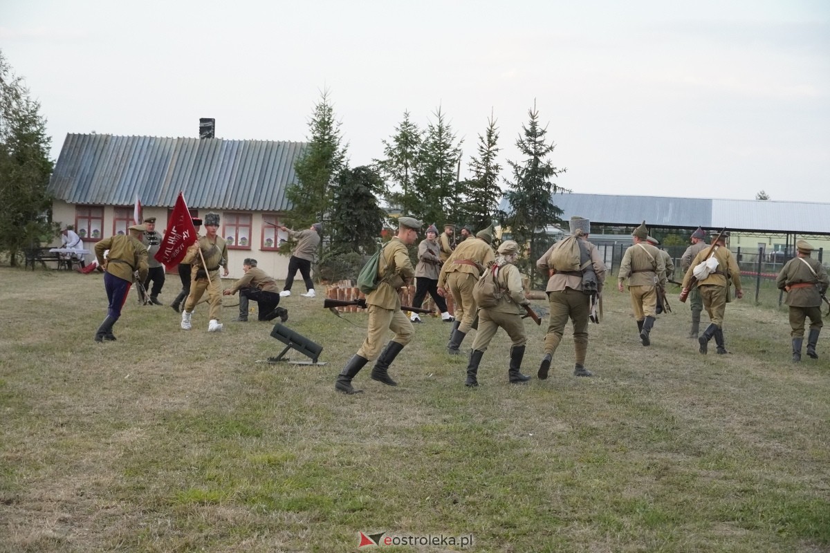 Rekonstrukcja historyczna Bolszewika goń! w Rzekuniu [17.08.2024] - zdjęcie #179 - eOstroleka.pl