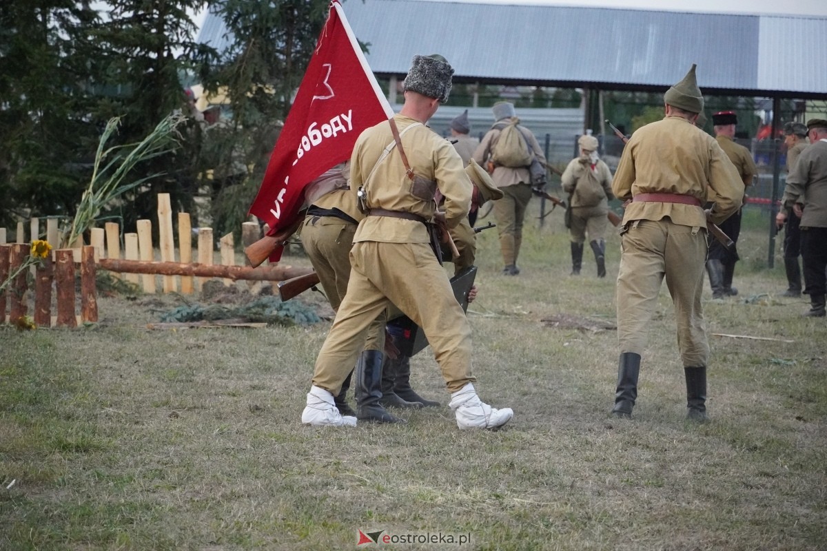 Rekonstrukcja historyczna Bolszewika goń! w Rzekuniu [17.08.2024] - zdjęcie #160 - eOstroleka.pl