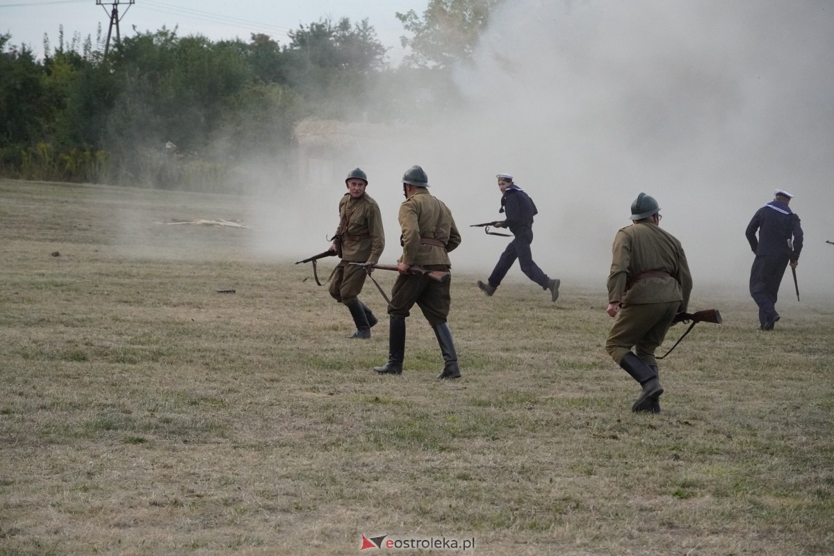 Rekonstrukcja historyczna Bolszewika goń! w Rzekuniu [17.08.2024] - zdjęcie #145 - eOstroleka.pl