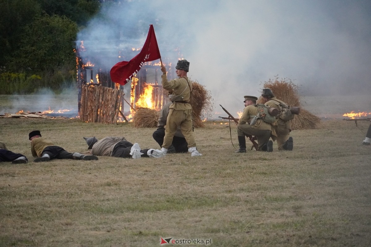 Rekonstrukcja historyczna Bolszewika goń! w Rzekuniu [17.08.2024] - zdjęcie #114 - eOstroleka.pl