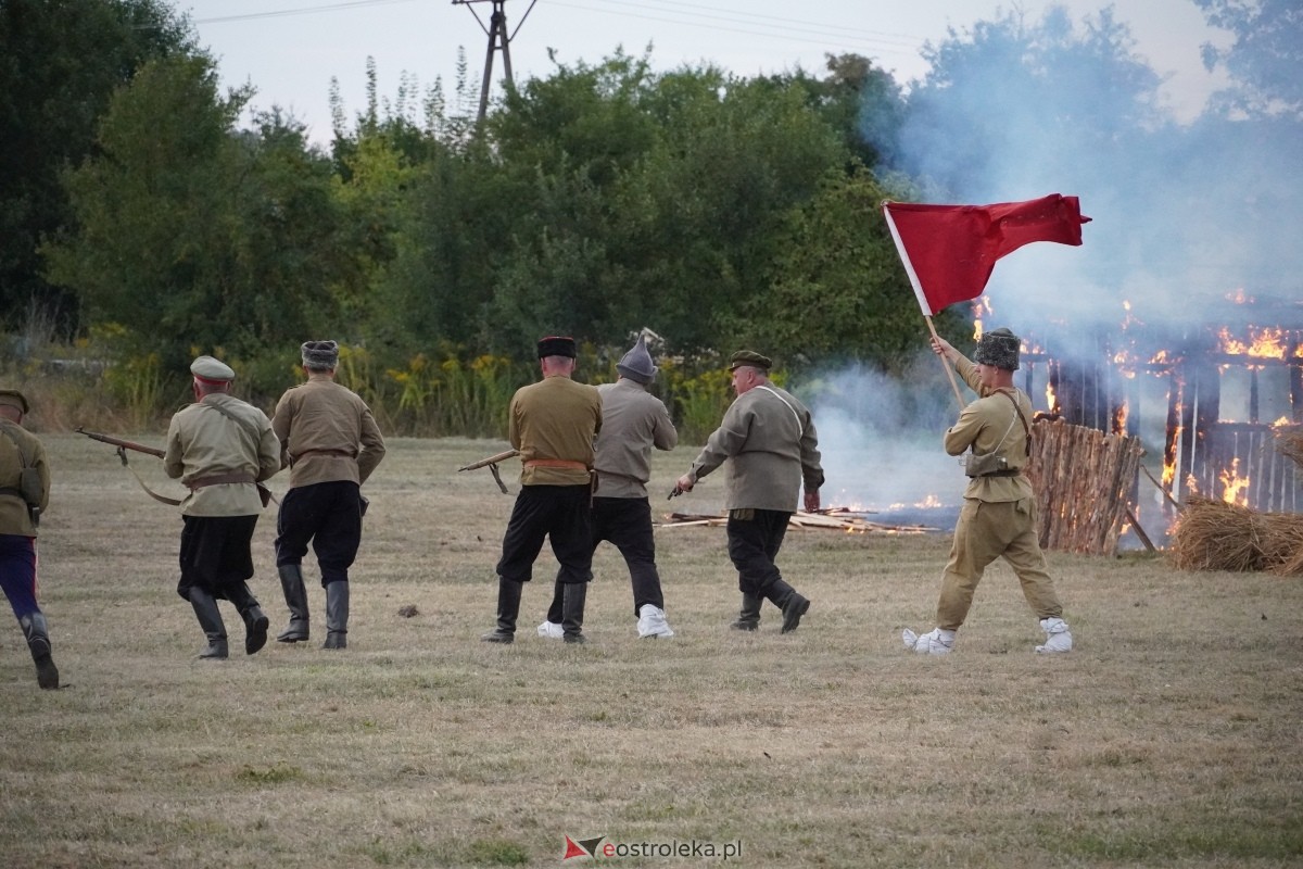 Rekonstrukcja historyczna Bolszewika goń! w Rzekuniu [17.08.2024] - zdjęcie #92 - eOstroleka.pl
